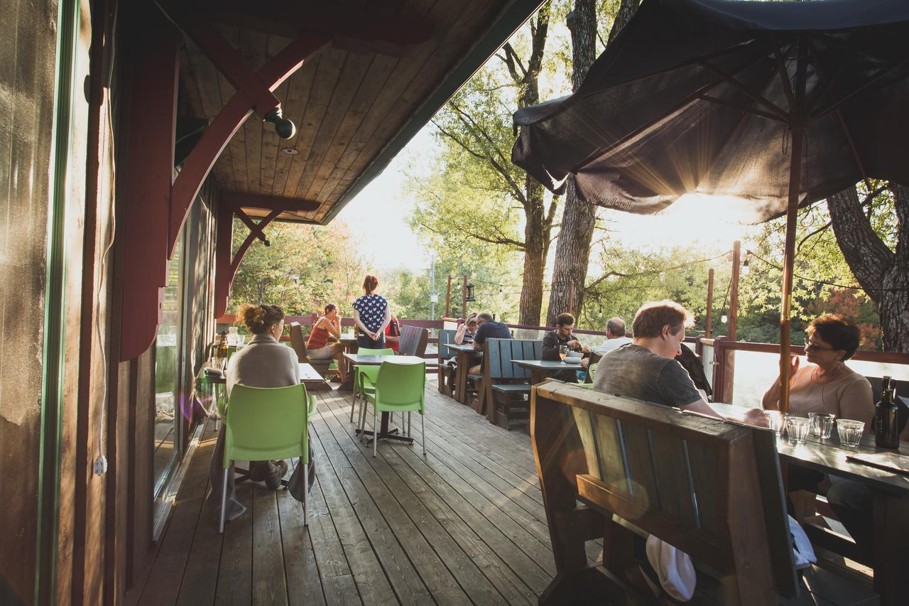Auberge Micro-Brasserie Le Baril Roulant Валь-Давид Экстерьер фото